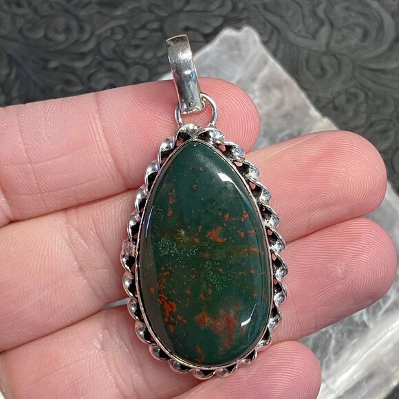 Heliotrope Bloodstone Pendant Stone Crystal Jewelry - Picture 1 of 6